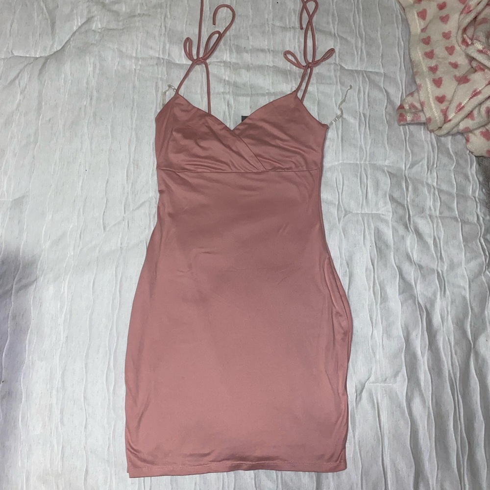 PINK MID DRESS // Size: Medium // like new not tag //